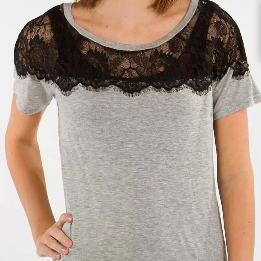 RED BY BKE • Pieced Lace Top • Large
